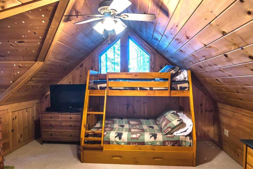 אלייז'ה Private Creekside Cabin+Hot Tub,Pool Table, & Pets מראה חיצוני תמונה
