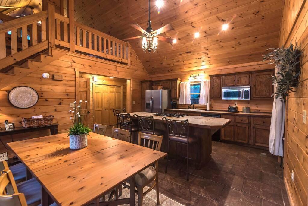 אלייז'ה Private Creekside Cabin+Hot Tub,Pool Table, & Pets מראה חיצוני תמונה