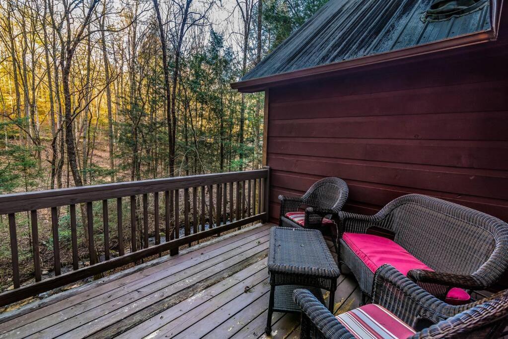 אלייז'ה Private Creekside Cabin+Hot Tub,Pool Table, & Pets מראה חיצוני תמונה